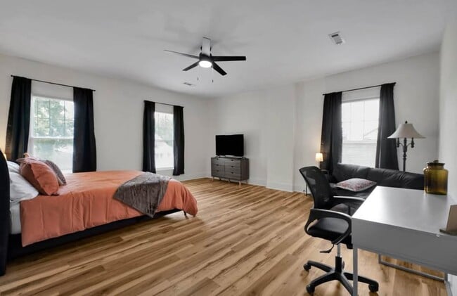 Building Photo - 521 E Water St