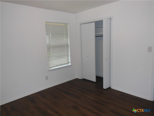 Building Photo - 1022 Clover Cir