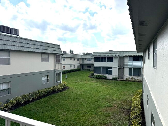 Building Photo - 569 Monaco Way