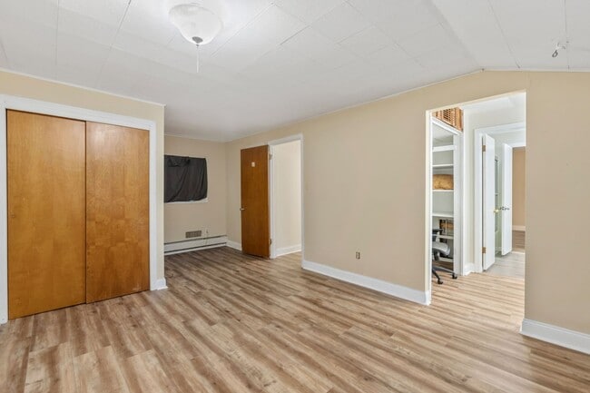 Building Photo - Single family Walking distance to UofD; Av...