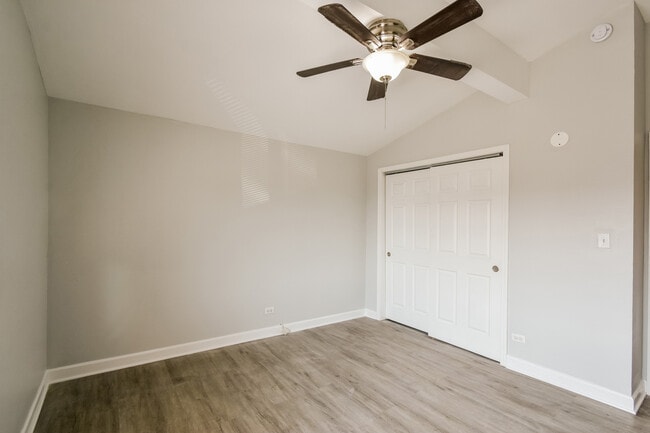 Building Photo - 17 N Hillside Ave