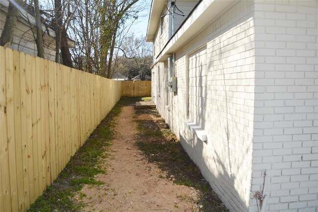 Building Photo - 3007 Grovey St