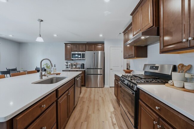 Building Photo - 838 Dean Dr
