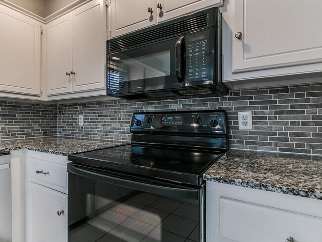 Building Photo - 205 N Rockypoint Dr