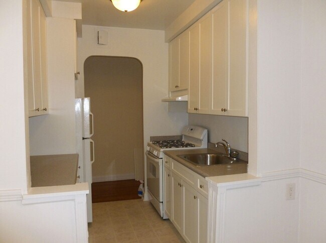 Building Photo - 2750 Homecrest Ave