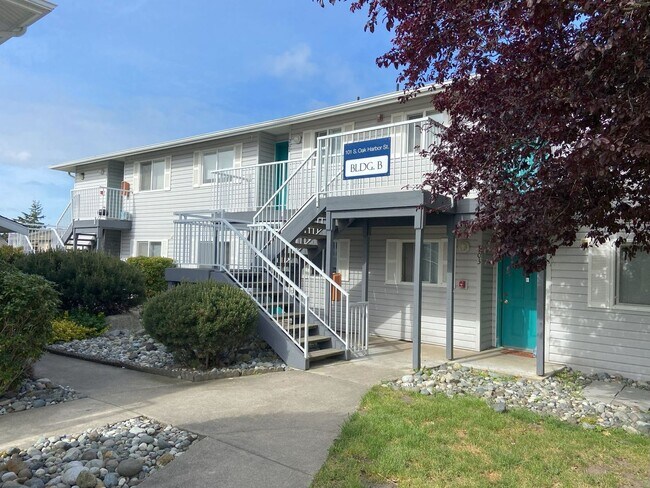 Building Photo - 2 Bed 1 Bath - Pet per Approval - Downtown Location - NAS Whidbey
