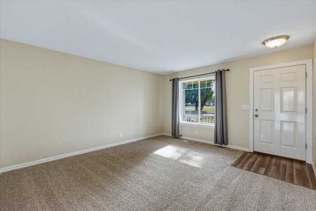 Building Photo - THREE BEDROOM PLUS BONUS OR FOURTH BEDROOM