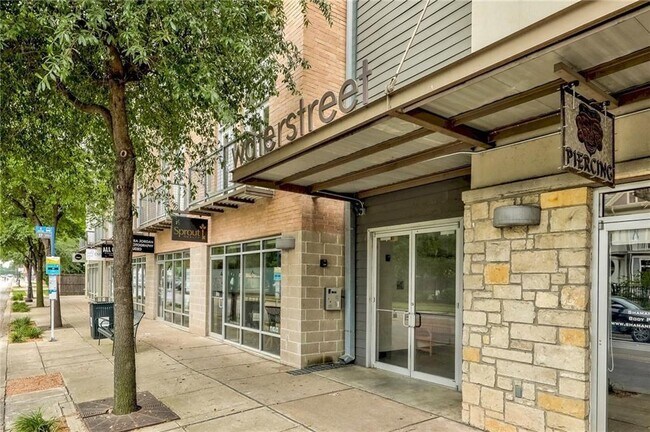 Building Photo - 1601 E Cesar Chavez St
