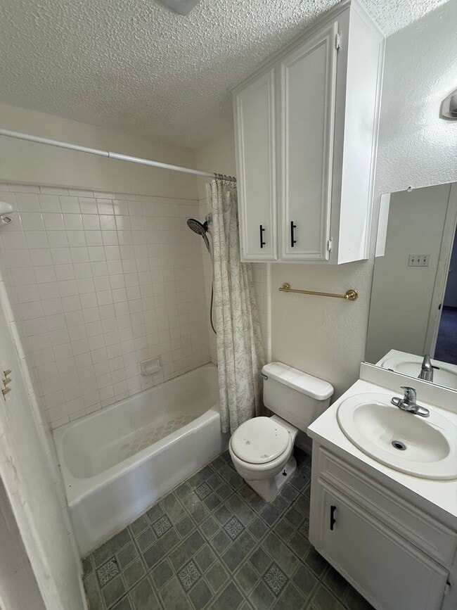 Building Photo - 1610 28th St