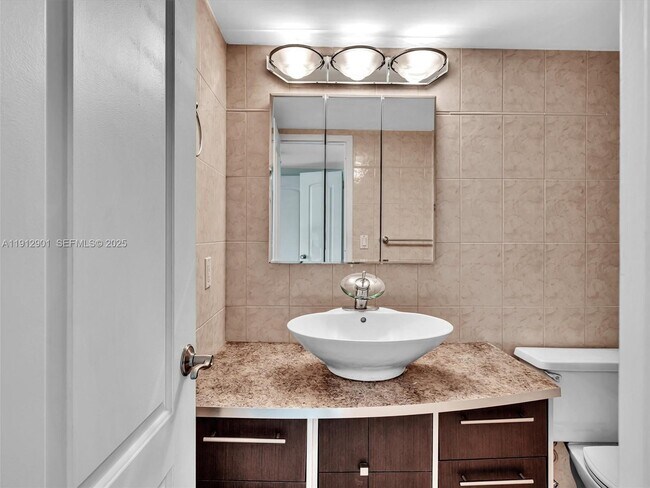 Building Photo - 2030 S Ocean Dr