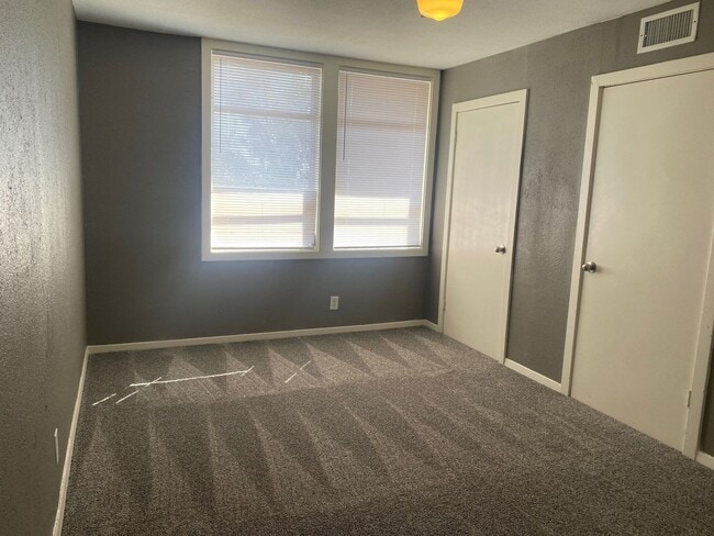 Building Photo - 2523 Dow Dr
