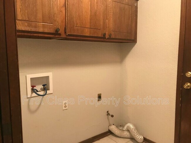 Building Photo - 5316 NW 111th Terrace