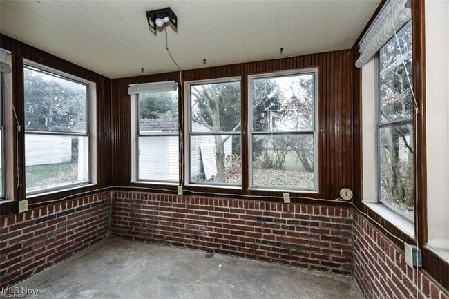 Building Photo - 2344 Westmoor Rd