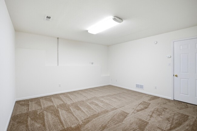 Building Photo - 2413 Northampton Dr