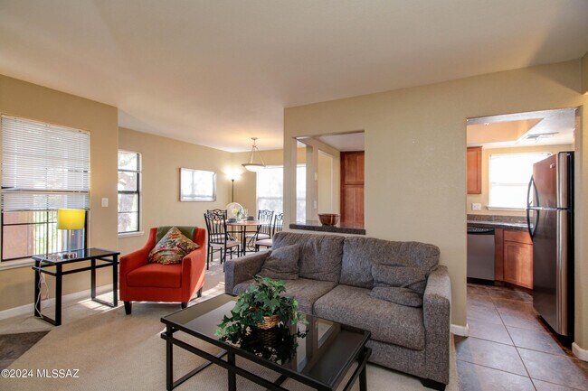 Building Photo - 6651 N Campbell Ave