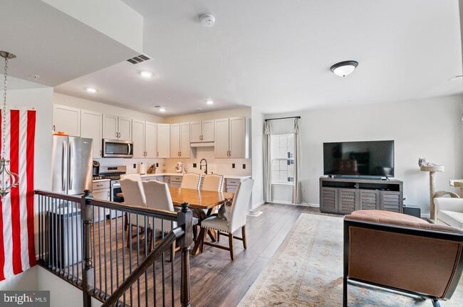 Building Photo - 3070 Goshen Dr