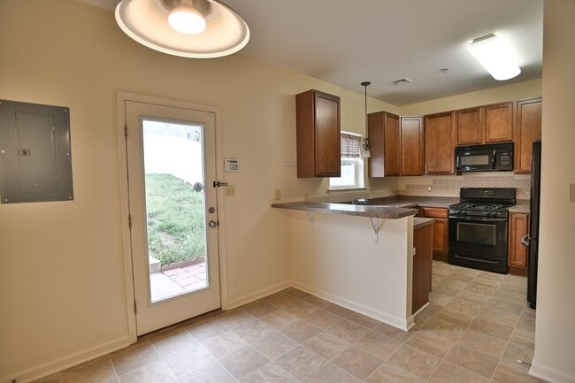 Building Photo - 3 Bedroom Single Family in Midtown with Pa...