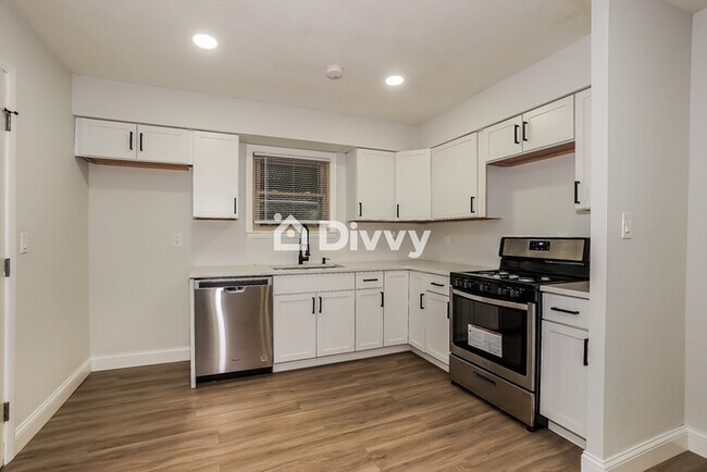 Building Photo - 17500 Fairville Ave, Cleveland, OH 44135