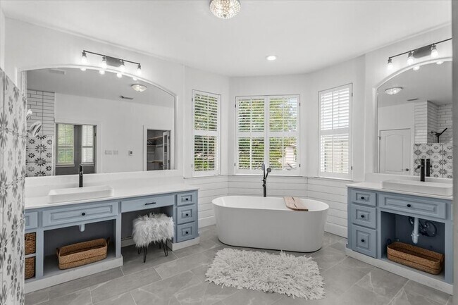 Building Photo - 4308 Canoas Dr