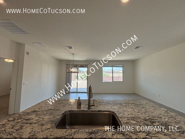 Building Photo - 5560 W Tumacacori Trl