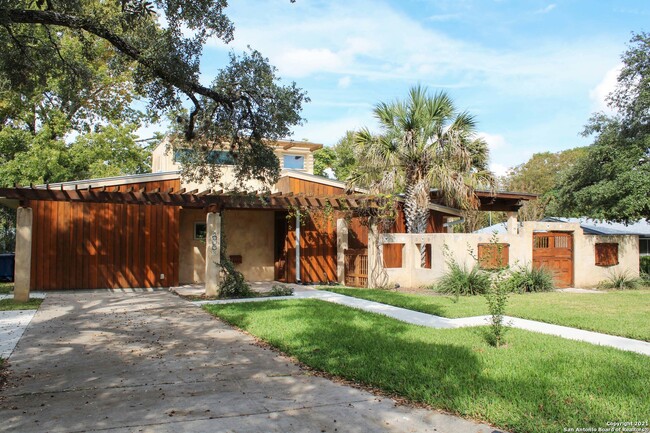 Primary Photo - 539 Woodcrest Dr