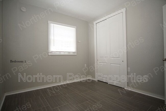 Building Photo - 2114 Tremont Ave