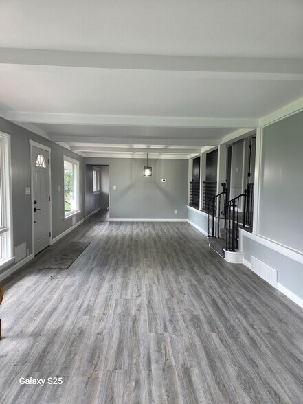 Building Photo - 2612 Graceland Rd