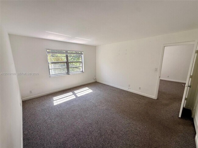 Building Photo - 1075 Riverside Dr