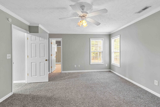 Building Photo - 302 Altavista Loop