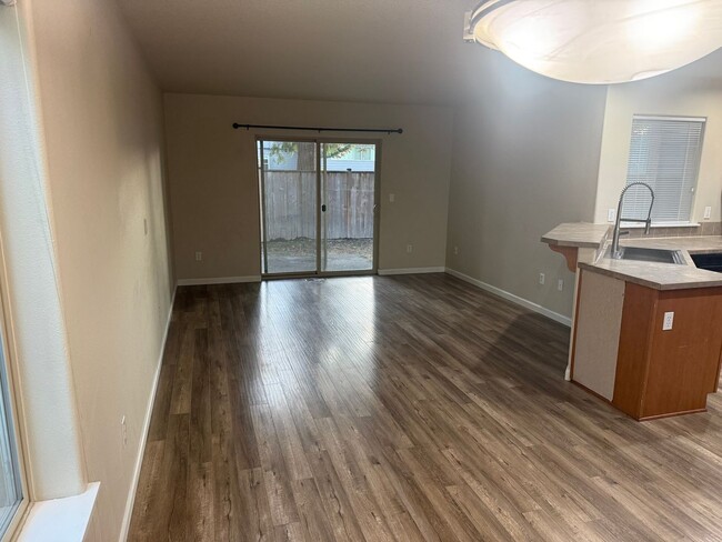 Building Photo - 4084 Aden Pl NE