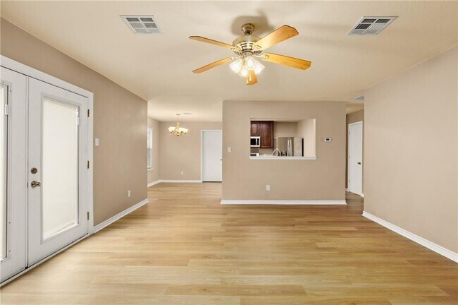 Building Photo - 2204 Cottontail Dr