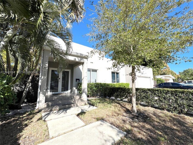 Building Photo - 513 SW 18th Ct