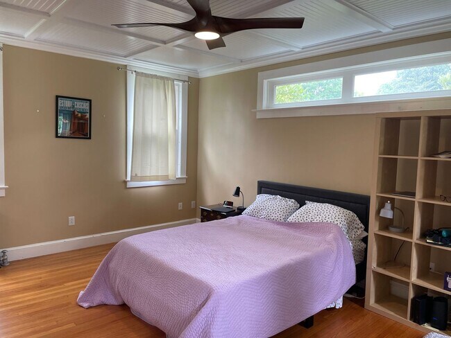Building Photo - Furnished Colonial Cape rental in centrall...