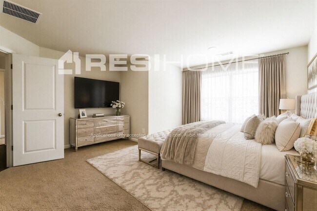 Building Photo - 10 Rockaway Dr N