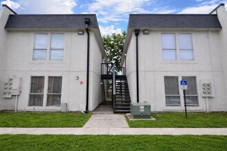 Building Photo - 8425 Cerro Cir