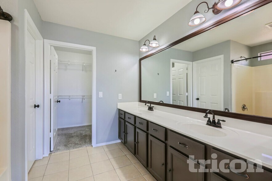 Building Photo - 14725 W Lamoille Dr