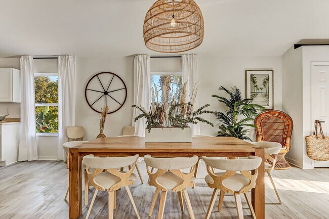 Building Photo - 156 Meadow Ave