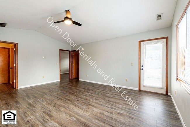 Building Photo - 1420 Flagstone Dr