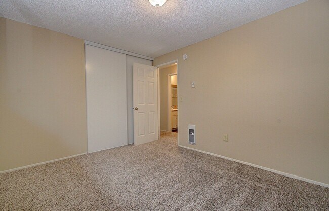 Building Photo - Charming 2-Bedroom Ranch-Style Apartment – Vancouver, WA