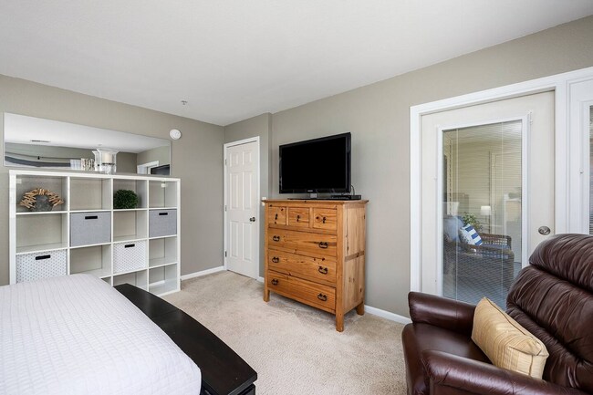 Building Photo - 350 S Wildwood Dr