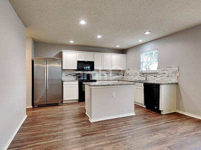 Building Photo - 2432 Arroyo Springs Dr