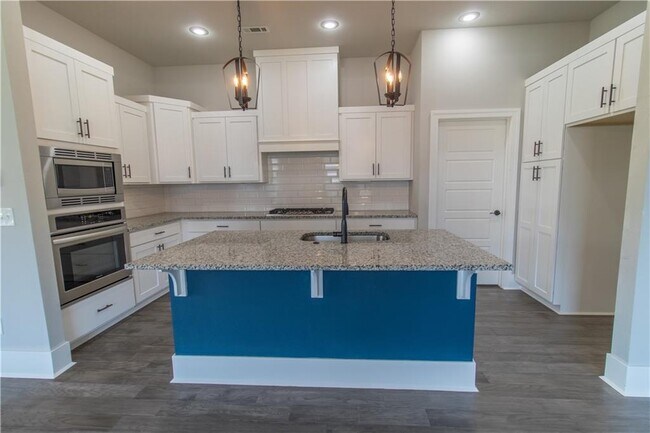 Building Photo - 1431 Cave Stream Dr