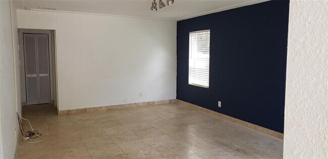 Building Photo - 413 SW 16th St