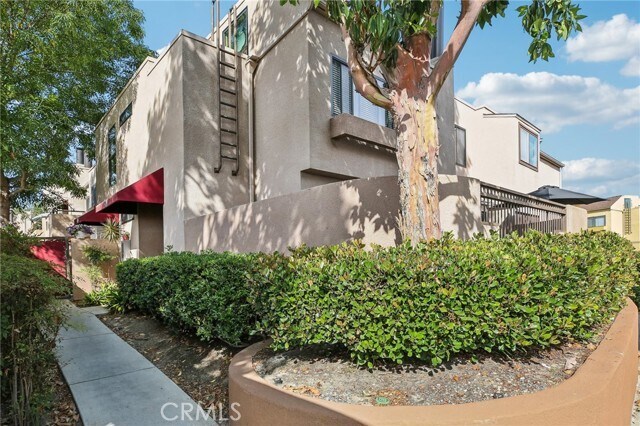 Building Photo - 25761 Le Parc