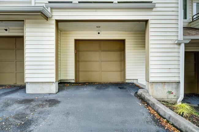 Building Photo - 2Bd/2Ba Redmond Condo