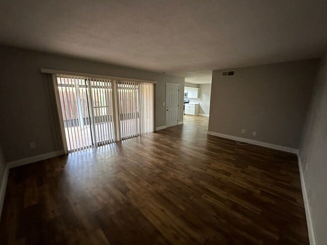 Building Photo - $1600-$2000 P.M