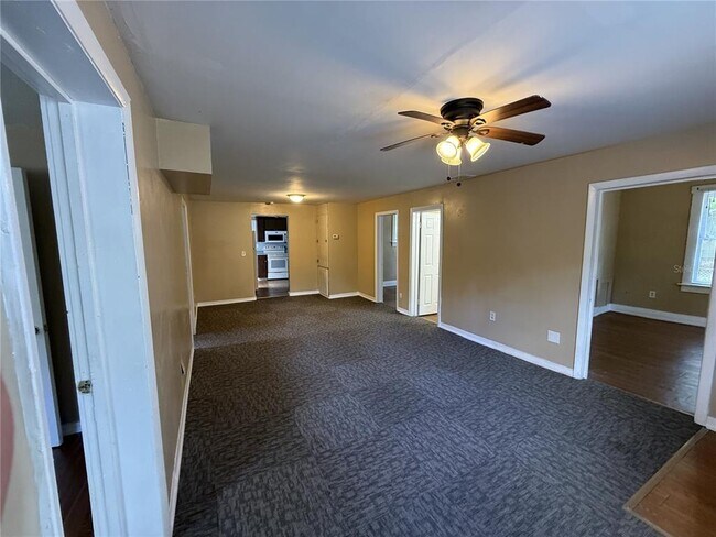 Building Photo - 314 W Crescent Dr