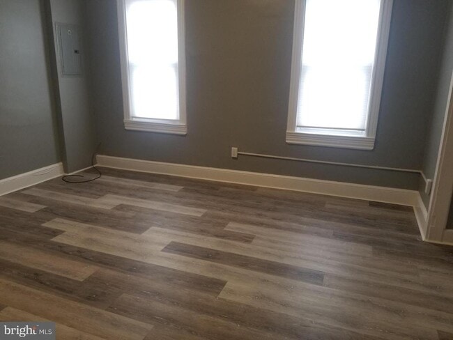 Building Photo - 329 N Burlington St