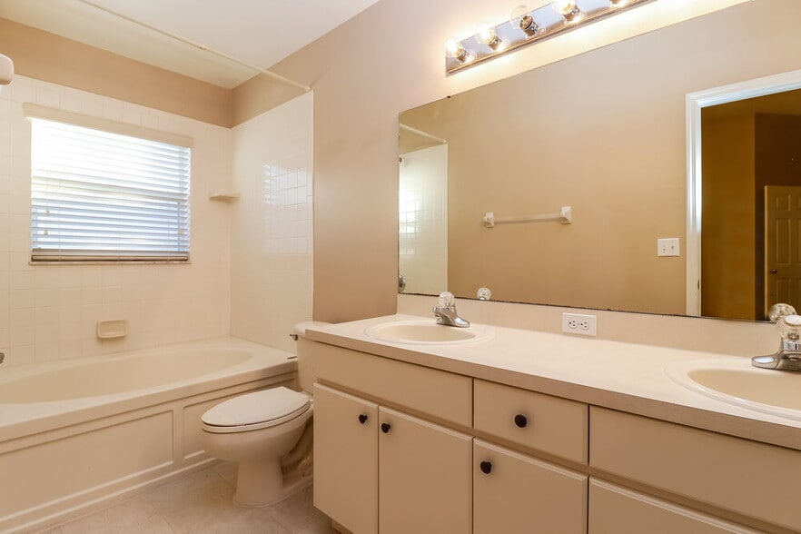 Building Photo - 1204 Pongo Ln