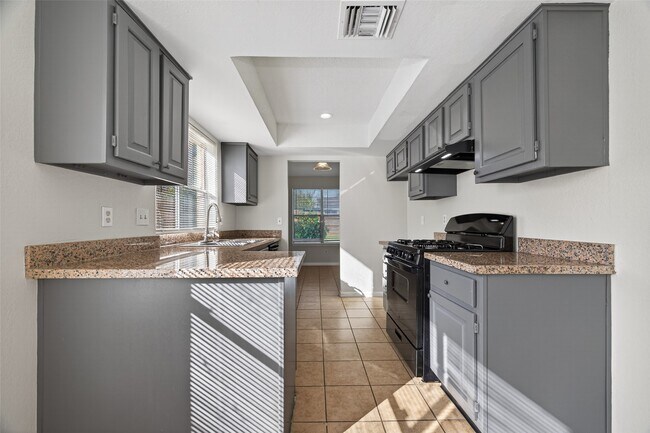 Building Photo - 5211 Devon Green Dr